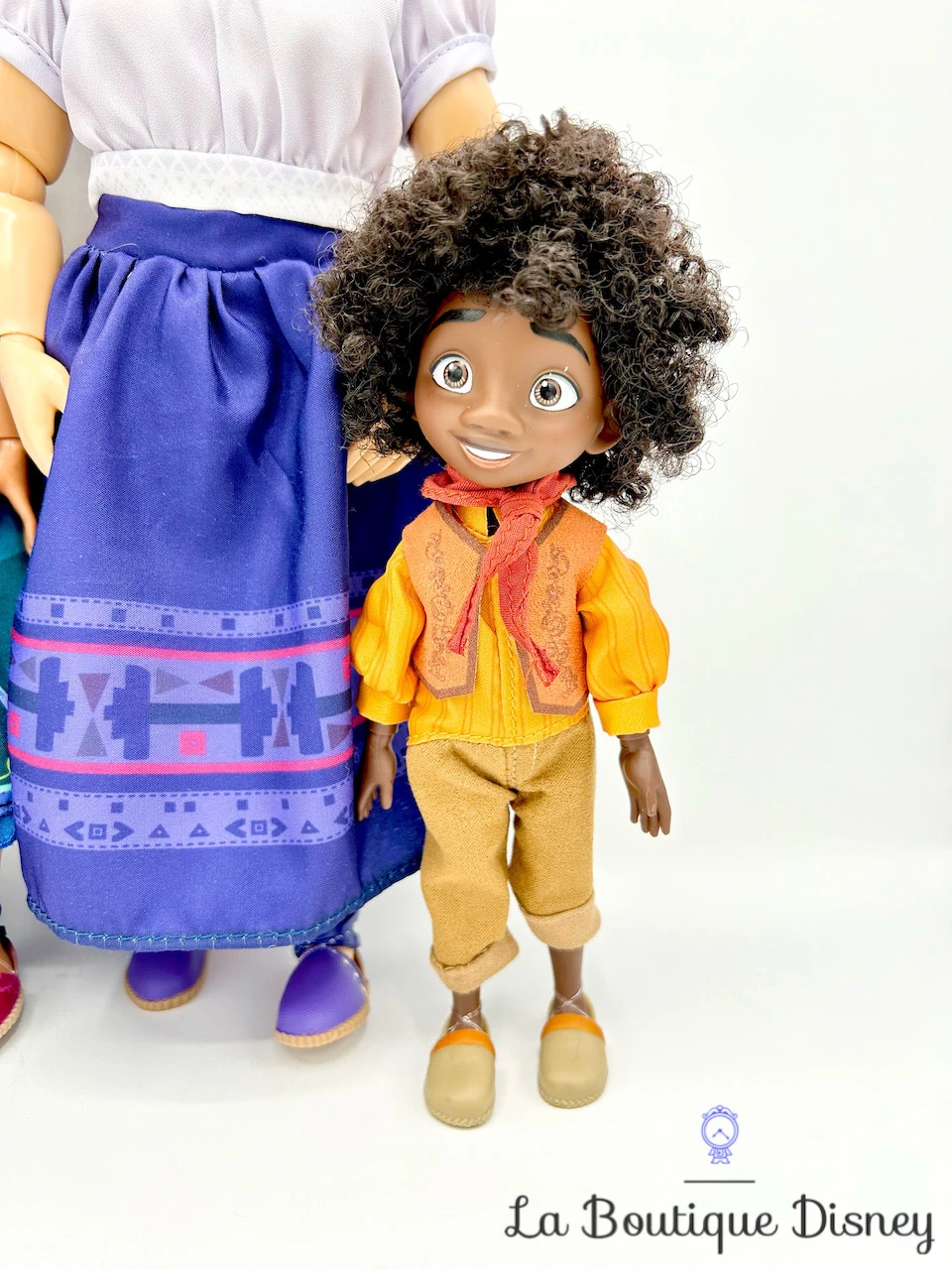 Assortiment De Poupées De Luxe Encanto Disney Store 2021 Deluxe Doll Set Mirabel Luisa Isabela Antonio – Image 3