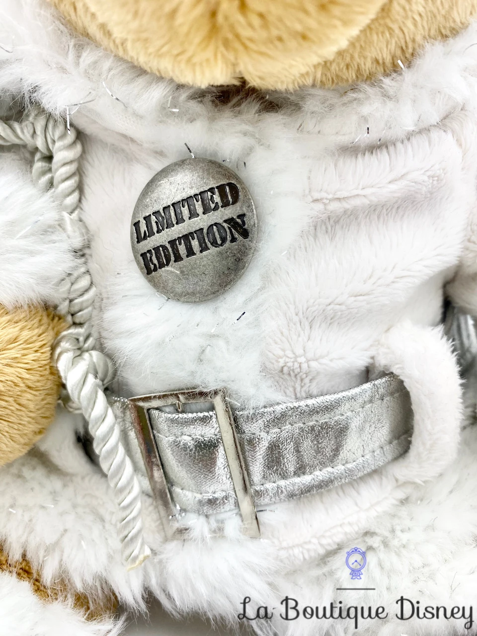 Peluche Winnie L'ourson Père Noël Blanc Disney Store Limited Edition Hotte Cadeau édition Limitée 43 Cm – Image 3