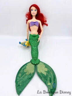 Poupée Chantante Ariel De Luxe Disney Store La Petite Sirène Polochon Queue Articulée 45 Cm