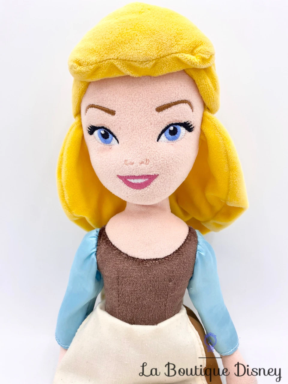 Poupée Chiffon Cendrillon Robe De Travail 70e Anniversaire Disney Store Peluche 45 Cm – Image 2